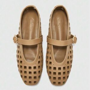 “ SOLD “Women's Tan Mary Jane Shoes